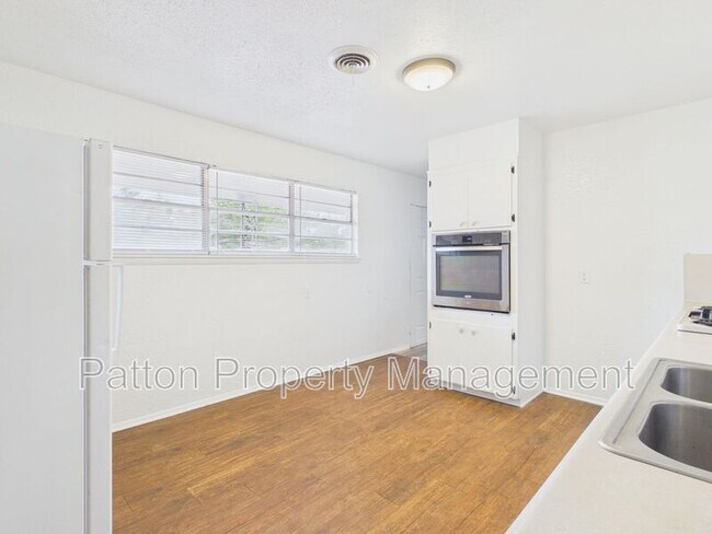 Building Photo - 3319 Teckla Blvd