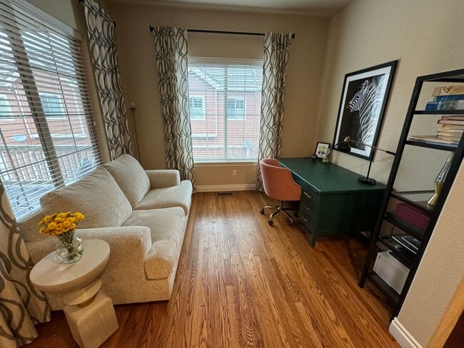 Building Photo - Amazing Lone Tree Home!