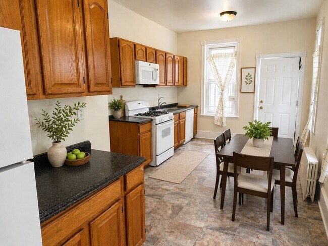 Building Photo - Spacious 6-Bedroom Rental in North Philadelphia | Small Dogs Welcome