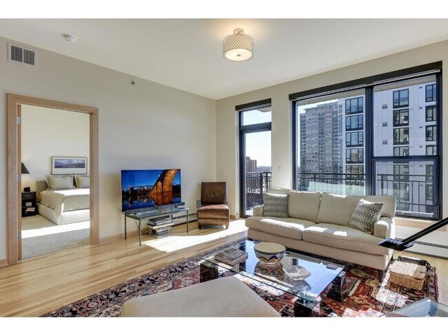 Building Photo - 740 Portland Ave