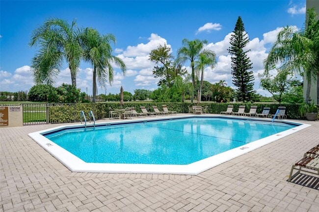 Building Photo - 7400 Radice Ct