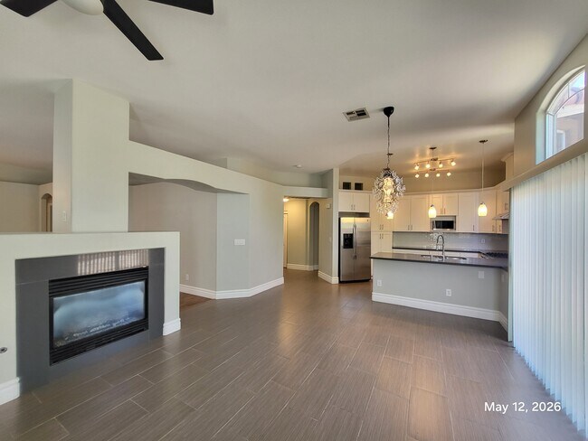 Building Photo - 10124 Hill Country Ave