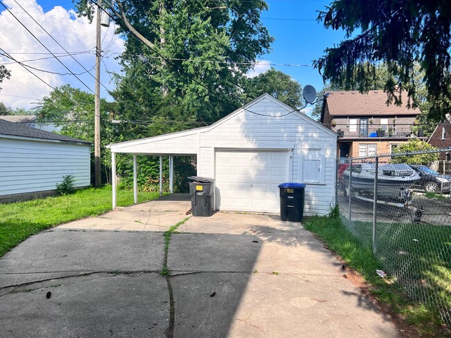 Building Photo - Charming Colonial! COMING SOON!