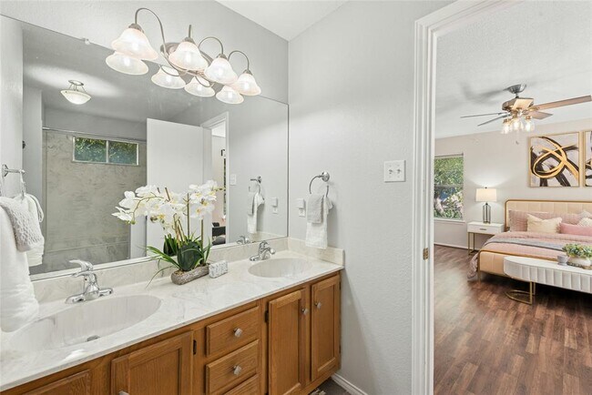 Building Photo - 8411 Glen Canyon Dr