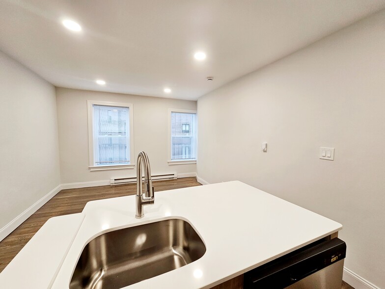 Building Photo - 501 Beacon St