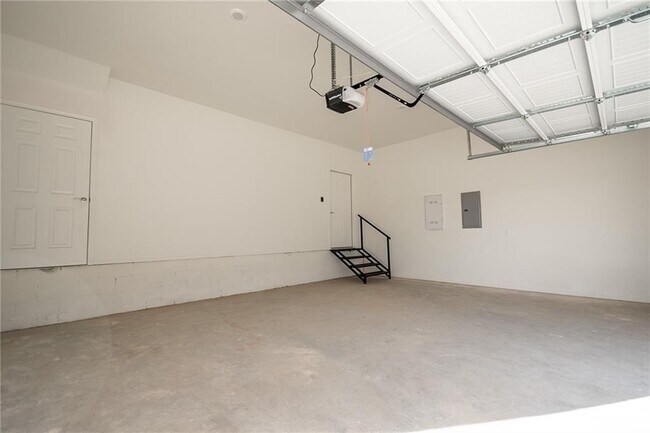 Building Photo - 825 S Rupple Rd