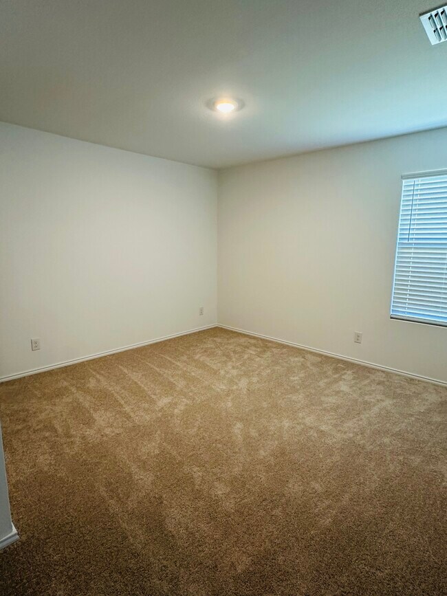 Building Photo - 1447 Dovekie Dr