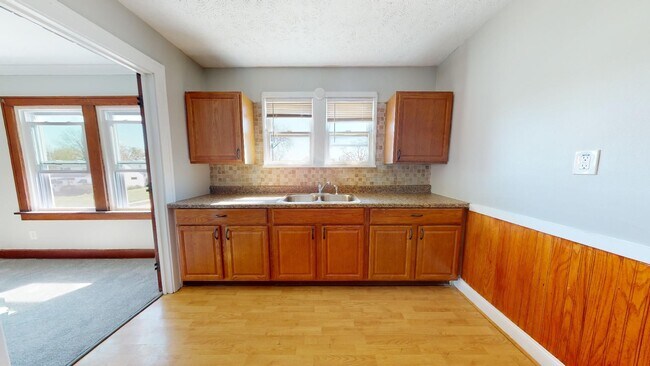 Building Photo - 6711 Dartworth Dr