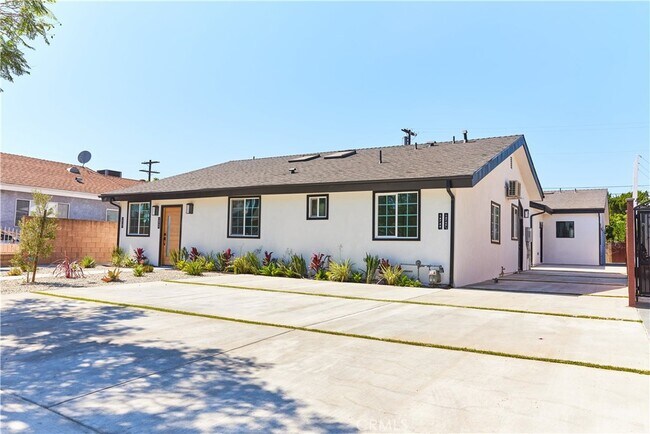 Primary Photo - 14745 Bassett St