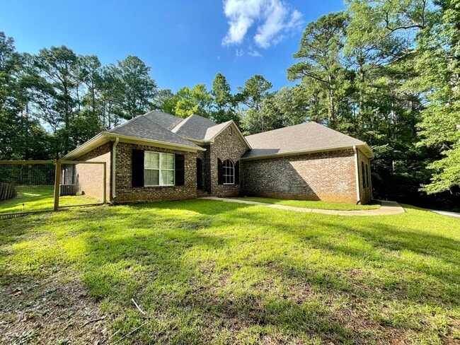 Building Photo - 4 bed 2.5 bath home in Ridgeland!