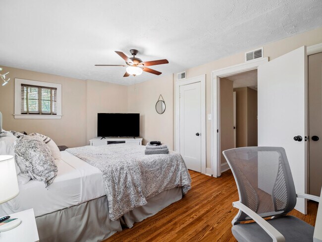 Building Photo - 3222 West Blvd