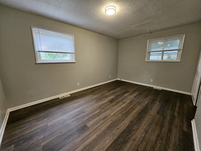 Building Photo - 6602 Lennington Dr