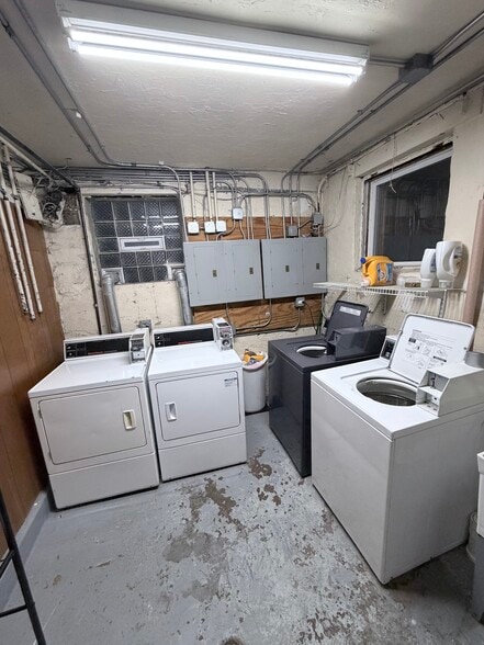 Building Photo - 3414 N Ridgeway Ave