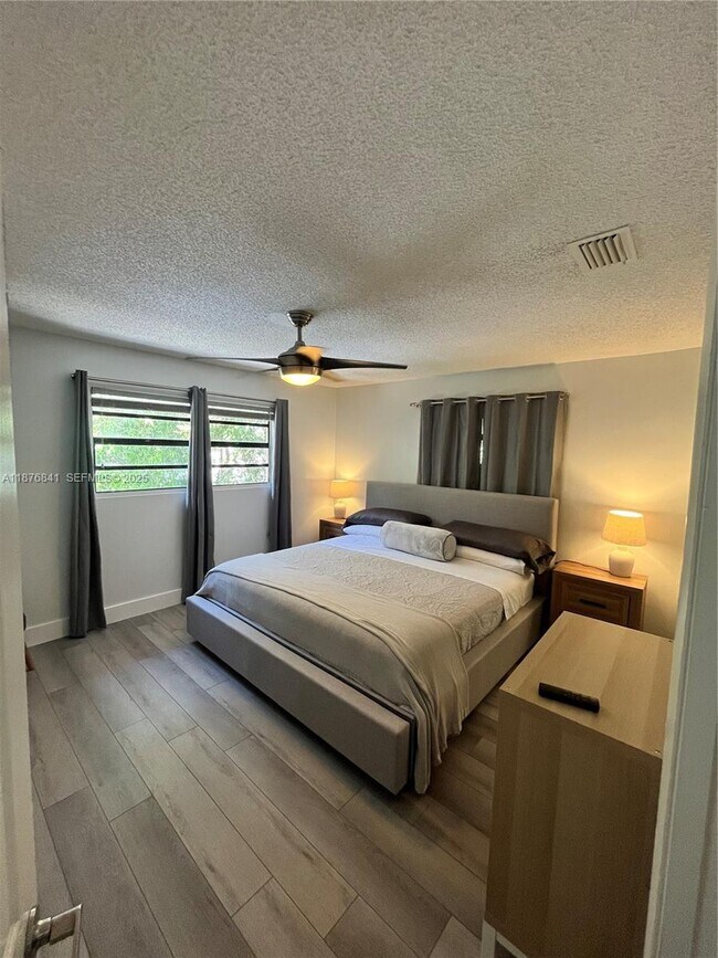 Building Photo - 2567 NE 182nd St