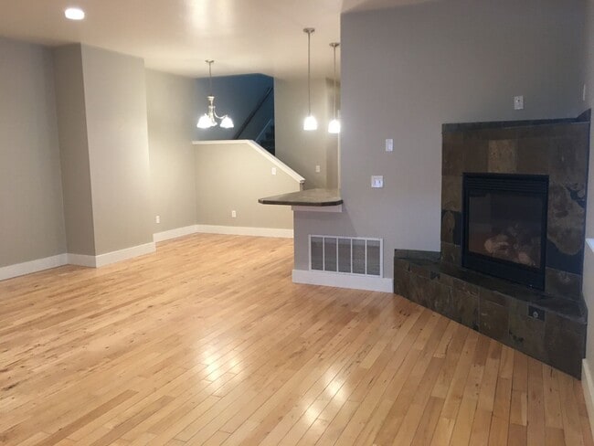 Building Photo - 374 Kimball Ave