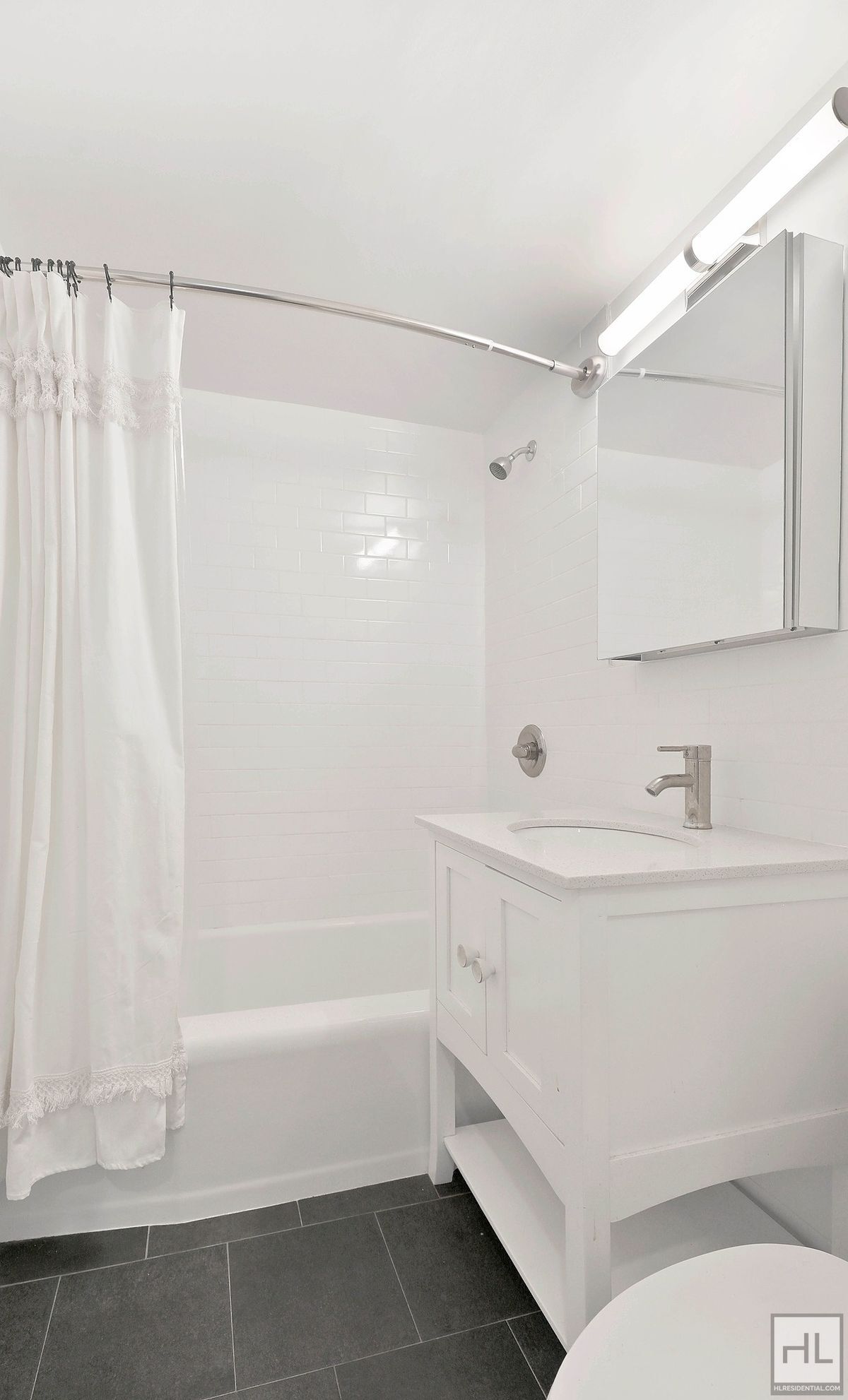 Building Photo - 333 E 46th St