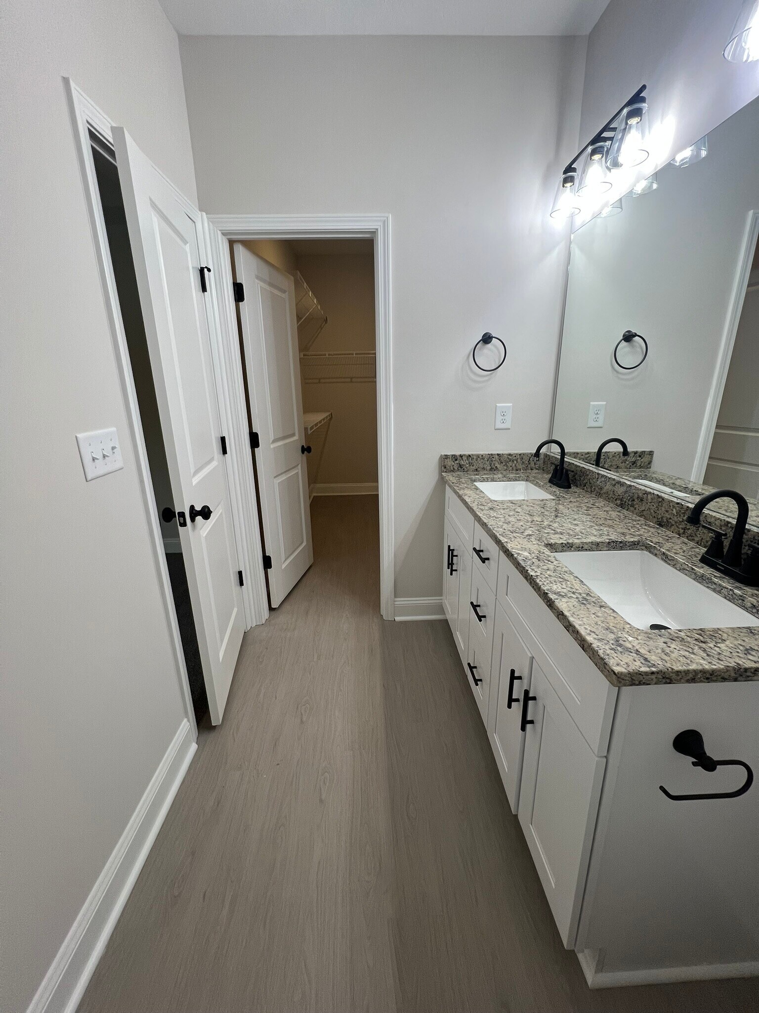 Building Photo - 102 Bennett St