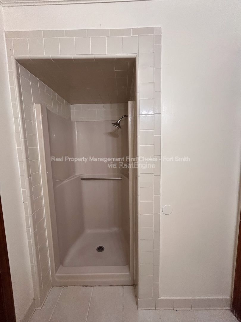 Building Photo - 1306 S 41st St