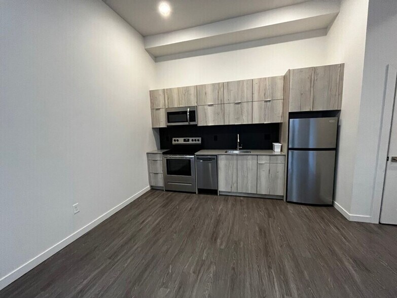 Interior Photo - MF 16 - N. Sumner