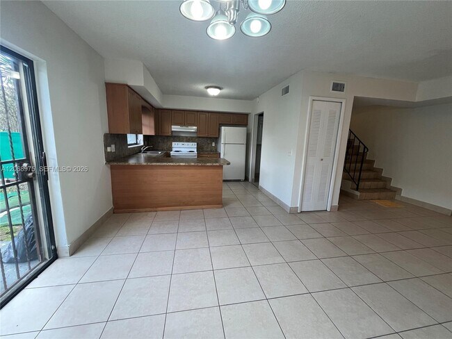 Building Photo - 1095 W 37th St