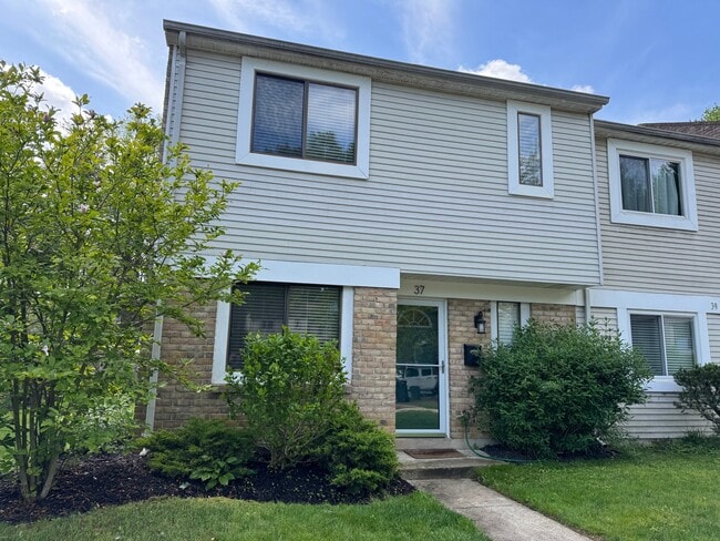 Building Photo - 37 Rockwell Ct