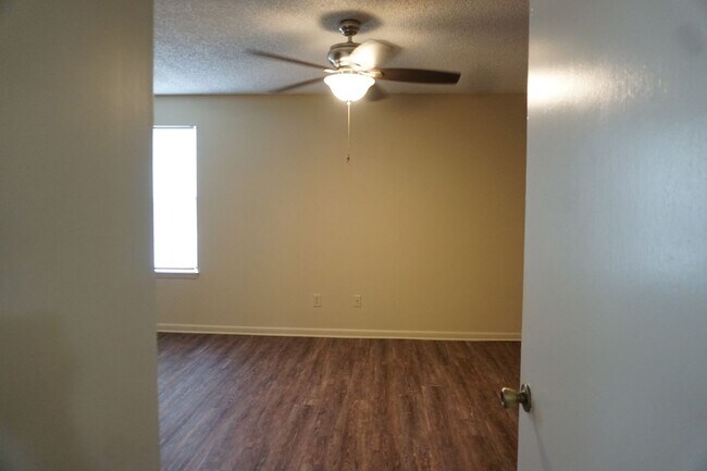 Building Photo - 5528 Greatpine Ln S