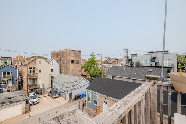 Building Photo - 1342 N Cleaver St