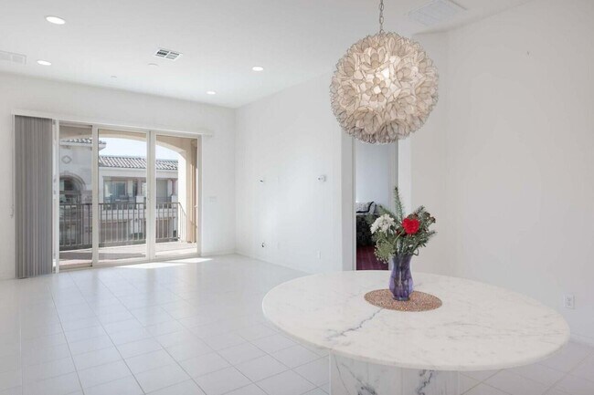 Building Photo - 2609 Via Calderia