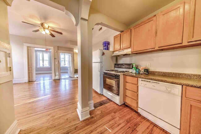 Building Photo - 3537 Giles Ave