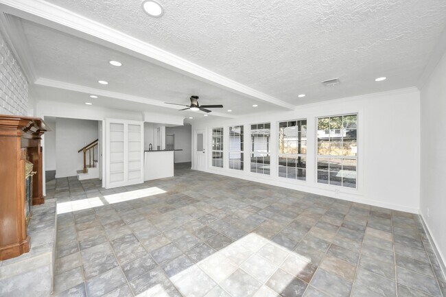 Building Photo - 616 S Rivershire Dr