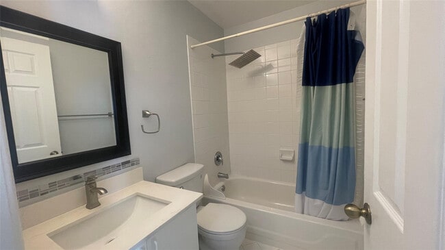 Building Photo - 1432 Ave