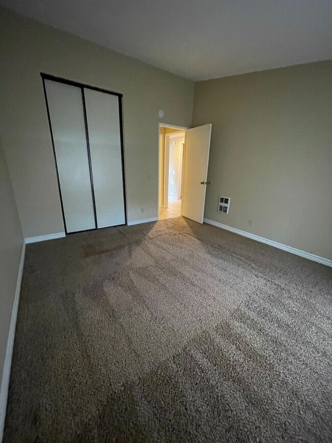 Building Photo - $500 OFF 1ST MONTHS RENT! One Bedroom Condo in Mission Viejo!