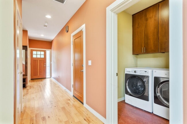 Building Photo - Beautiful 3-bdrm/2.5-bath in Beaumont-Wils...