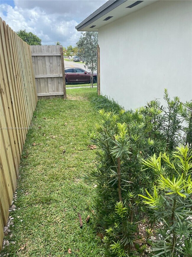 Building Photo - 29905 SW 149th Ct