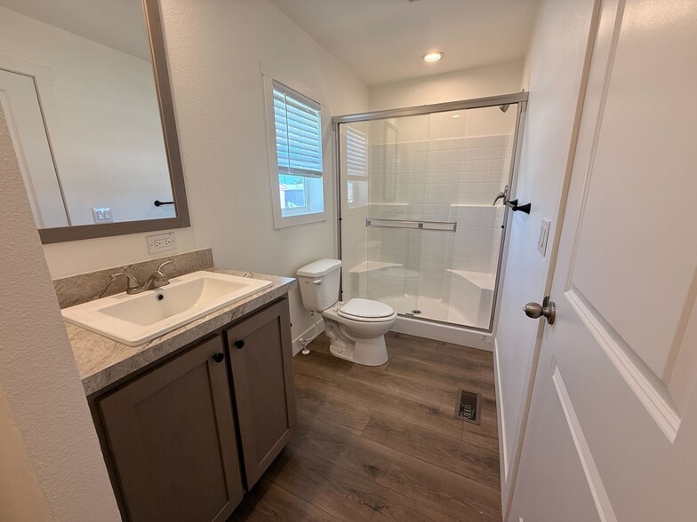 Building Photo - 3601 E Wyoming Ave