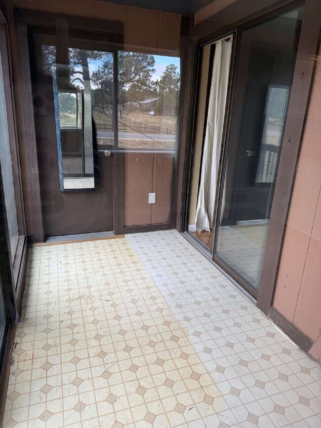 Building Photo - Newly Updated 2 Bedroom 1 Bath Condo Close to Downtown Elizabeth!