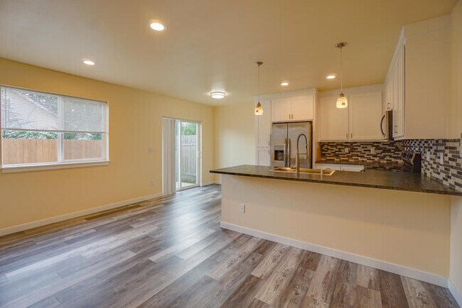 Building Photo - 11215 NE 23rd St