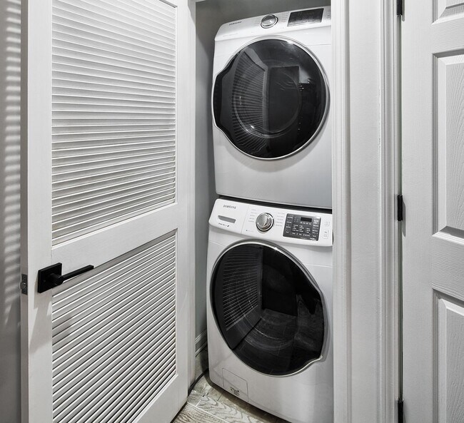 Building Photo - 395 Kingston Ct