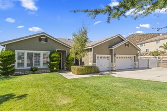 Building Photo - "Spacious Ranch Style 4-Bedroom Oasis with...