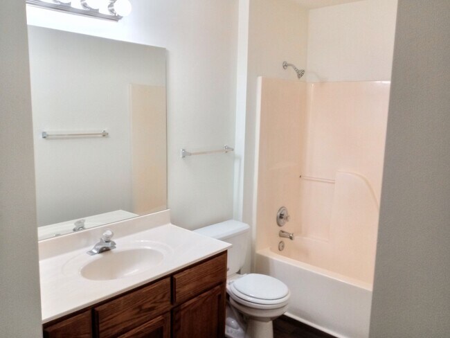 Building Photo - 1720-1722-1722 Juniper Dr