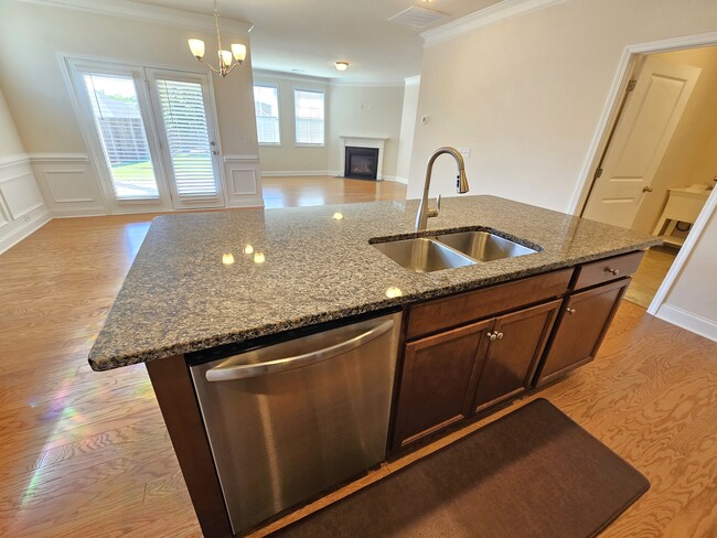 Building Photo - 558 Castleby Dr