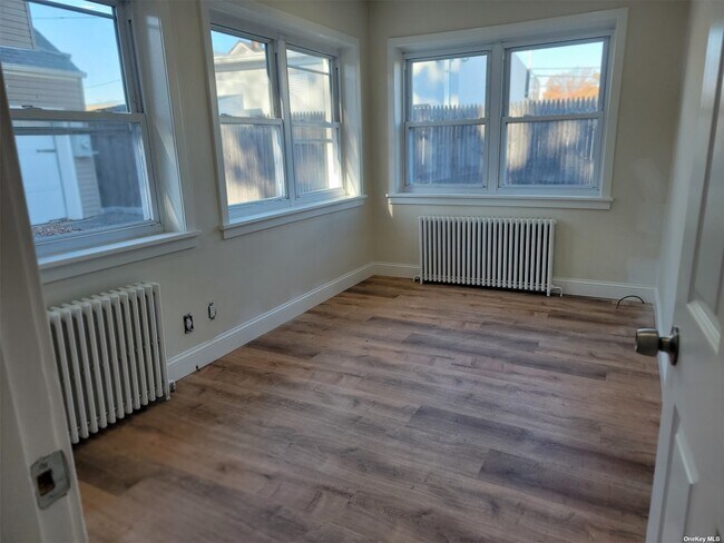 Building Photo - 2262 Centre Ave