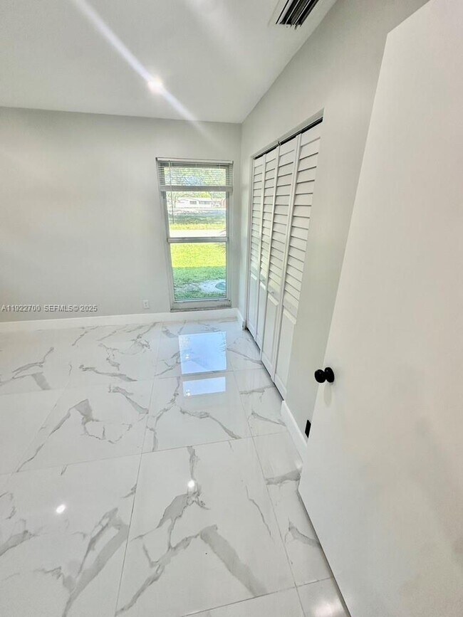 Building Photo - 4681 SW 26th Terrace