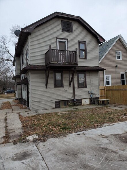 Back of Duplex - 1310 W Clarke St