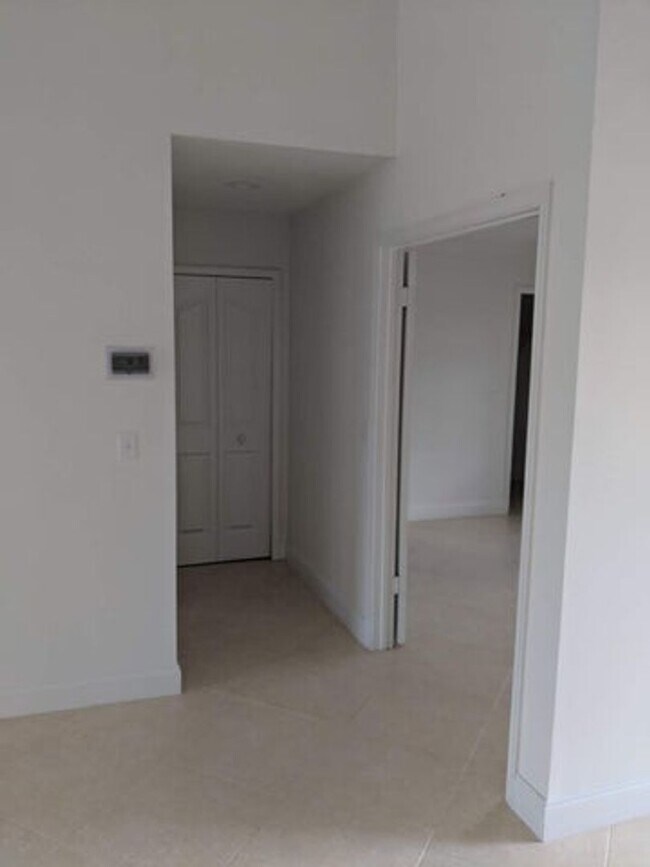 Building Photo - 4593 Bucida Rd