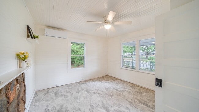 Building Photo - 1528 Fletcher St