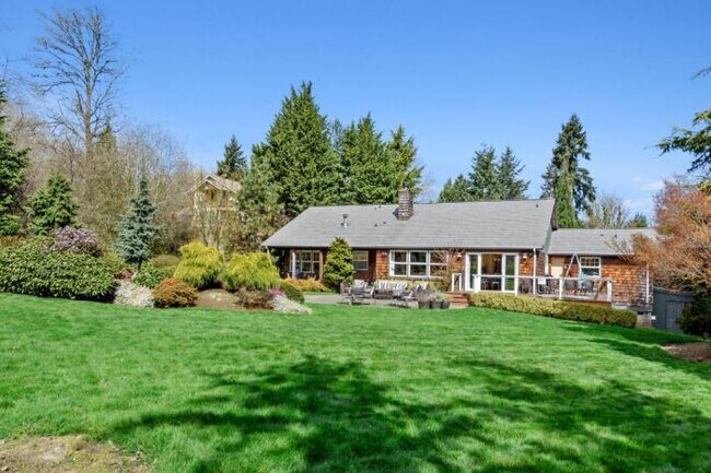 Building Photo - 4 bedroom in Tukwilla WA 98188
