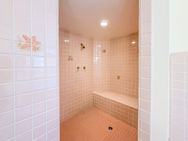 Building Photo - 3637 Ocean Dr