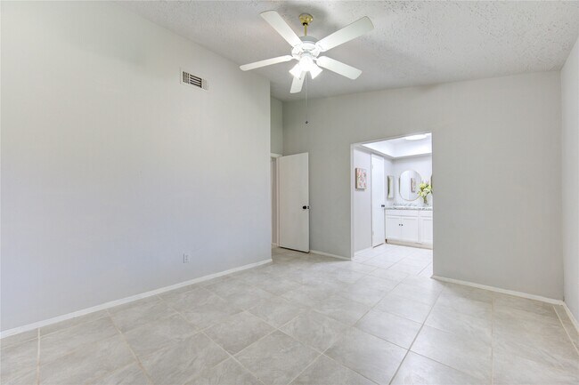 Building Photo - 10514 Rancho Bernardo Ln