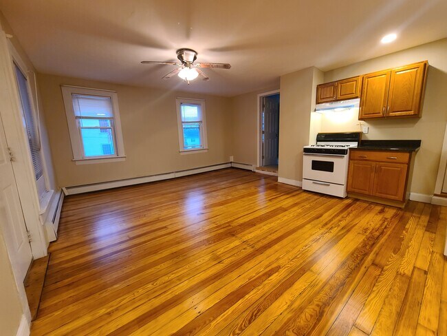 Building Photo - 143 Derby Ave